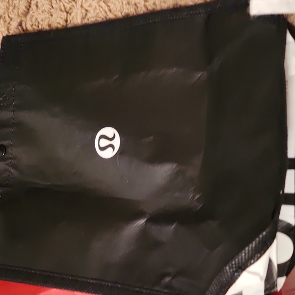 lululemon athletica Black, Red and White Tote Bags Total Of 4 - Picture 5 of 6